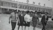 Стеклянный фасад и ресторан с официантками: показываем, каким был омский аэропорт во времена СССР