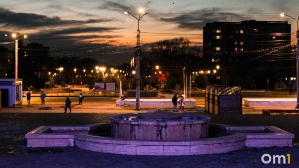 Омичи пожаловались на раннее отключение городских фонтанов
