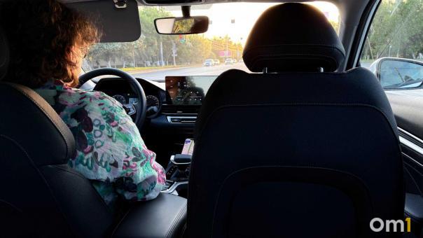 В омском такси заметили новые белорусско-китайские автомобили Belgee