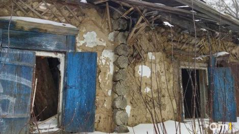 В Омске наконец-то снесли аварийный дом на Сахалине