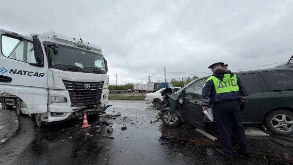 Смертельное ДТП в Ленинском районе: 21-летний водитель Mazda погиб при обгоне грузовика