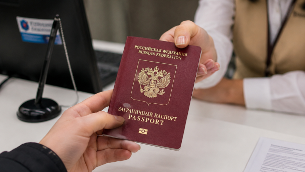 В Госдуме предлагают уменьшить госпошлину за биометрический загранпаспорт
