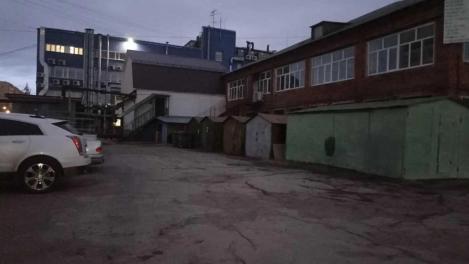 В незаконной пристройке к омскому заводу нашли школу
