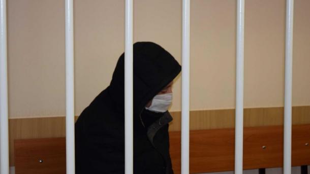 Двух мигрантов выслали из Новосибирска на 5 лет за тяжкие преступления