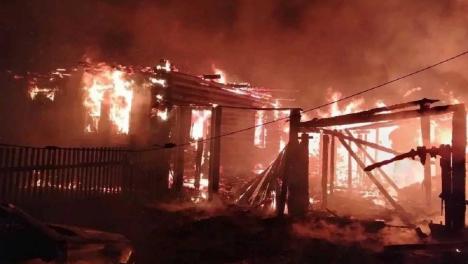 Два жителя Омской области погибли при пожаре из-за замыкания