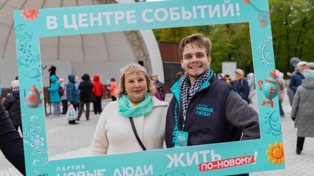 «Жить по-новому»: в Новосибирске партия «Новые люди» провела танцевальный фестиваль для пенсионеров
