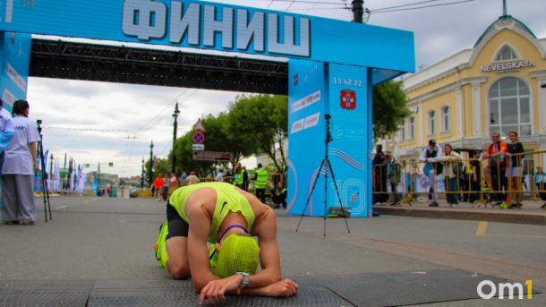 Бабушка, которая быстрее всех: Весенний полумарафон в Омске завершился сенсацией
