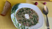 Врач рассказала, какая окрошка лучше — на квасе или на кефире
