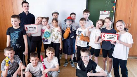 Специалисты «Россети Новосибирск» напомнили школьникам правила электробезопасности перед летними каникулами