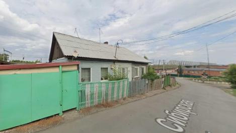 В Омске признали аварийным крошечный дом