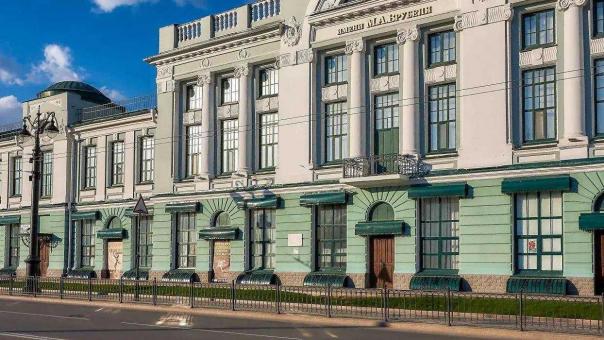 Путин наградил омский музей Врубеля орденом