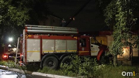 Шесть человек погибли при пожаре в частном доме под Омском, среди них четверо детей