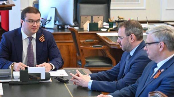 Виталий Хоценко встретился в Омске с федеральным замминистра образования