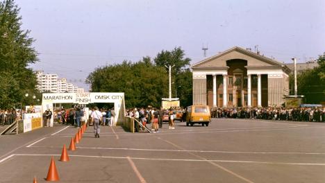 Мэр на парашюте и амбразуры Драмы: читаем омские новости из 1992 года