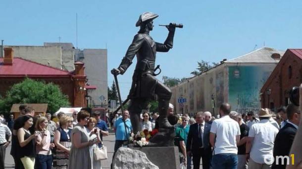 В Омской крепости отметили четырёхлетие памятника Петру I