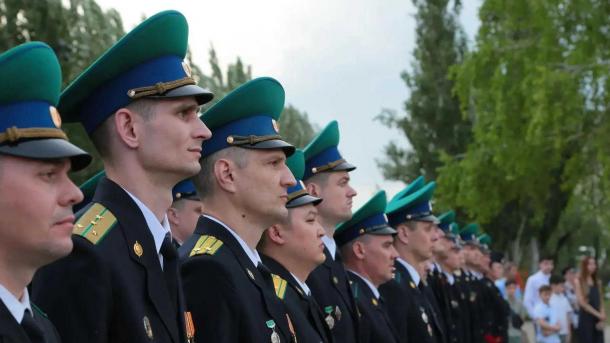 Первые лица Омской области поздравили жителей региона с Днём пограничника