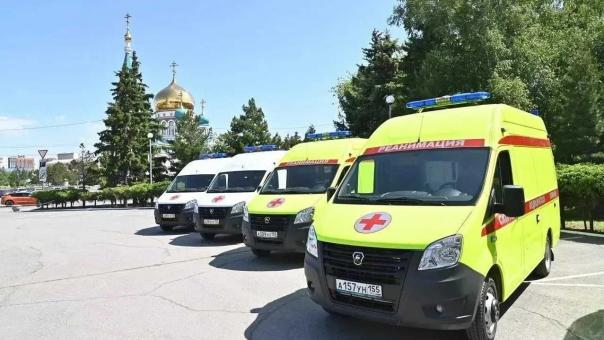 Омску передали 15 новых машин скорой помощи