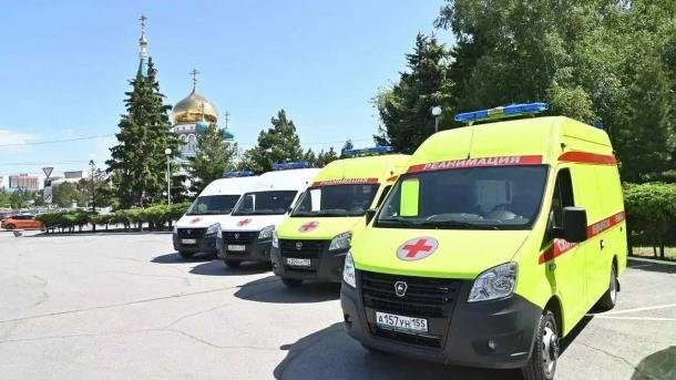Омску передали 15 новых машин скорой помощи