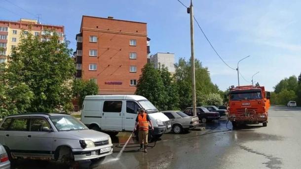 За сутки в Новосибирске вывезли 464 тонны грязи и смёта с улиц