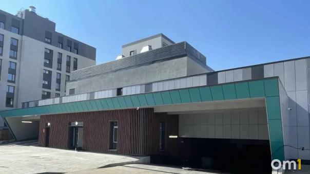 В Омске открыли закрытую парковку на 90 автомобилей