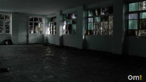 «Страшно представить, чем всё могло закончиться»: в Новосибирске на машину с младенцем сбросили булыжник