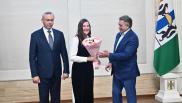 Губернатор Андрей Травников наградил многодетных матерей в Международный день защиты детей