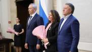 Председатель Заксобрания Шимкив вручил знаки «За материнскую доблесть» 14 женщинам в Новосибирской области