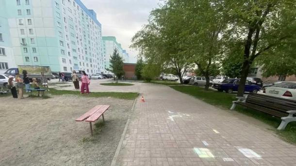 В Новосибирске водитель электросамоката сбил трёхлетнего мальчика и скрылся
