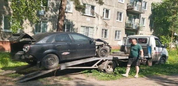 Жители Ленинского округа пожаловались на сотню брошенных авто