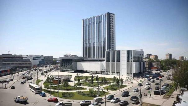 «Примитивное здание. Позорище»: новосибирцы возмутились новой гостиницей на площади Маркса