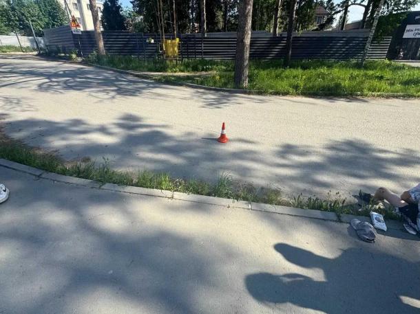 В Новосибирске мотоциклист сбил 12-летнего мальчика на самокате