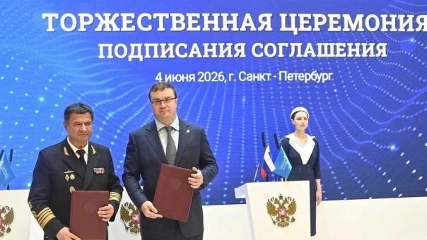 Виталий Хоценко подписал соглашение с Росморречфлотом о развитии судоходства в Омской области