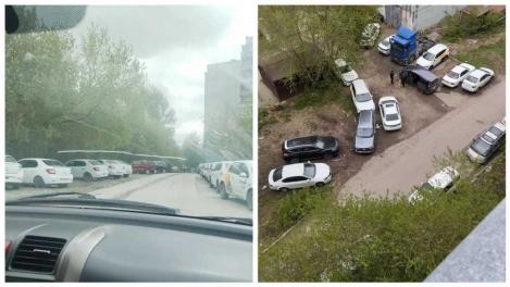 «Это беспредел, приткнуться некуда»: ГАИ Новосибирска не нашла нарушений на месте стихийной парковки такси на МЖК