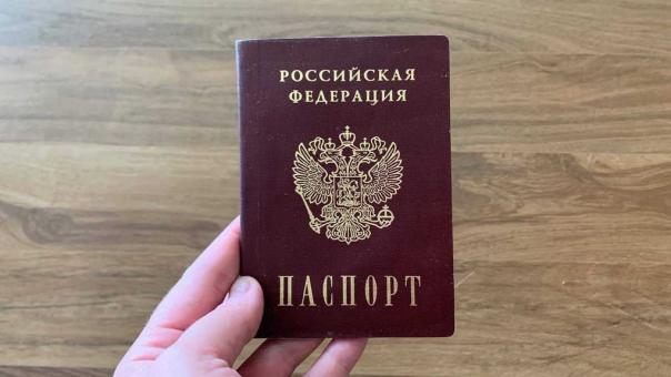 Полицейские в Новосибирске за день восстановили паспорт участнику СВО