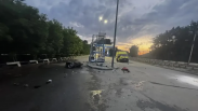 Мотоциклист погиб после жёсткого удара о лестницу рядом с заправкой в Новосибирске