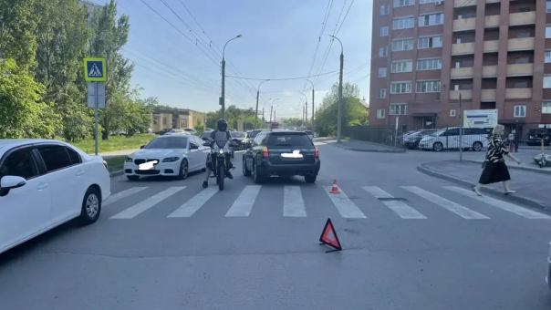 Восьмилетний мальчик пострадал под колёсами Subaru на пешеходном переходе в Новосибирске