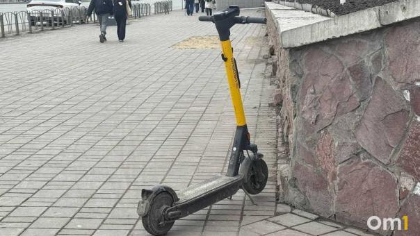 Самокатам запретят ездить по пешеходному Любинскому в Омске