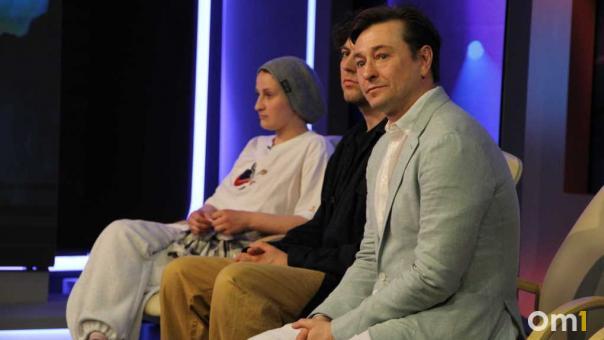 «Театр будет жить вечно»: Сергей Безруков поучаствовал в театральной дискуссии на омском телеканале