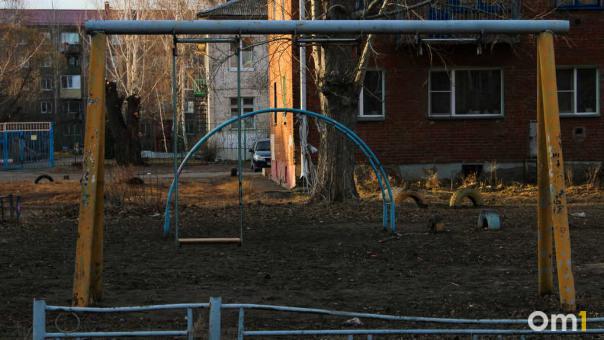 В Омской области девочка сломала позвоночник на аварийной горке