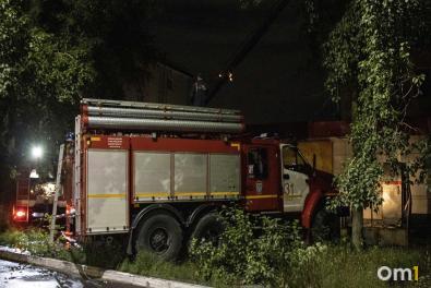 В Омской области молния подожгла крышу жилого дома