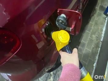 Бензин снова подорожал: сразу пять сетей АЗС в Омске подняли цены