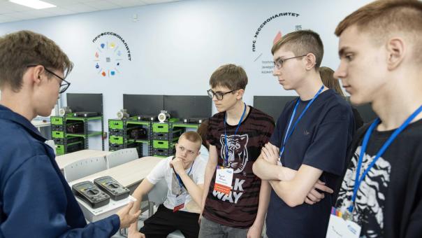 ОНПЗ помог школьникам познакомиться с рабочими профессиями