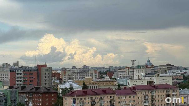 Омская область окажется в центре мощного циклона: грозы и ливни накроют регион