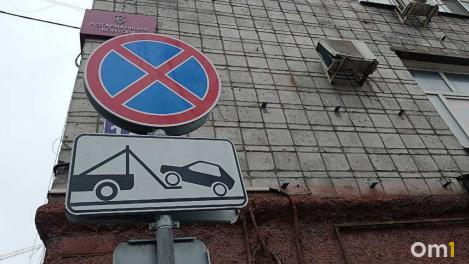 Омичи платят штрафы на миллионы рублей за неправильную парковку