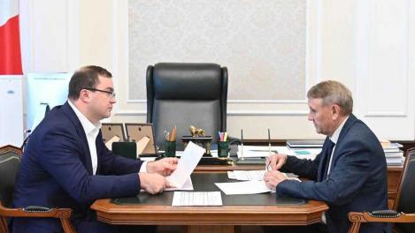 В Омской области главы двух районов отчитались о ремонте тротуаров и детсада