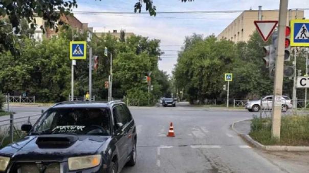 14-летний подросток на велосипеде выскочил на перекрёсток и угодил под колёса машины