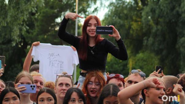 Стало известно, во сколько Тима Белорусских бесплатно выступит в Омске