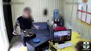 «Я для вас принёс вещь»: новосибирский «Рэмбо» с ножом ограбил киоск микрозаймов