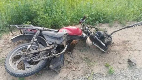 В Омской области погиб 15-летний подросток. Он ехал на мопеде с другом