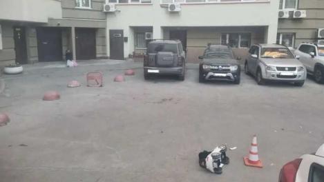 Ребёнок выскочил на дорогу: двухлетнего мальчика сбила водитель Nissan во дворе в центре Новосибирска
